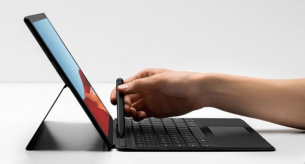 Konvertibilný notebook Microsoft Surface Pro X.