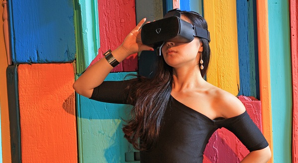 Headset Veeso by mohol byť zaujímavým spôsobom interakcie s druhými ľuďmi v prostredí virtuálnej reality