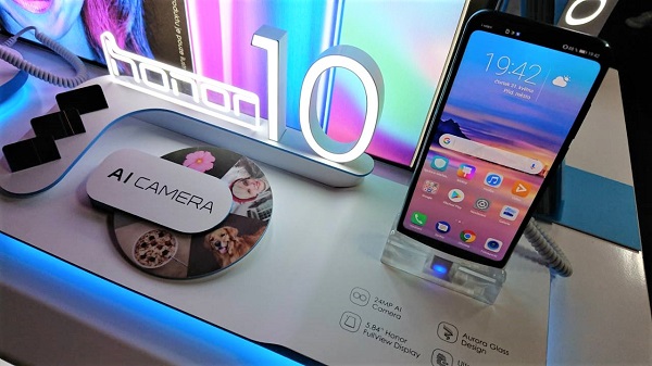 Zadnej strane telef&oacute;nu dominuje du&aacute;lny fotoapar&aacute;t s rozl&iacute;&scaron;eniami 24 + 16 megapixlov, ktor&eacute; zachycuj&uacute; obraz v živ&yacute;ch detailoch.