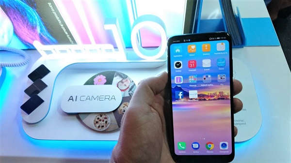 Smartf&oacute;n Honor 10 poh&aacute;ňa osemjadrov&yacute; procesor Kirin 970, ktor&eacute;mu sekunduje 4GB RAM.