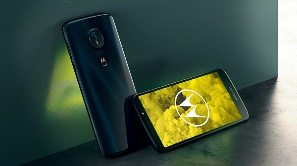 Smartfón Motorola Moto G6 Play.