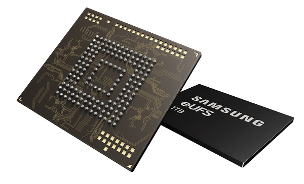 Pamäťový čip Samsung Embedded Universal Flash Storage (eUFS) s kapacitou 1 TB.