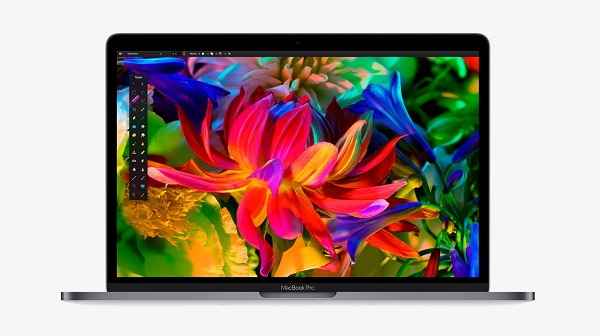 Displej notebooku MacBook Pro má väčší rozsah farieb a vyšší farebný kontrast