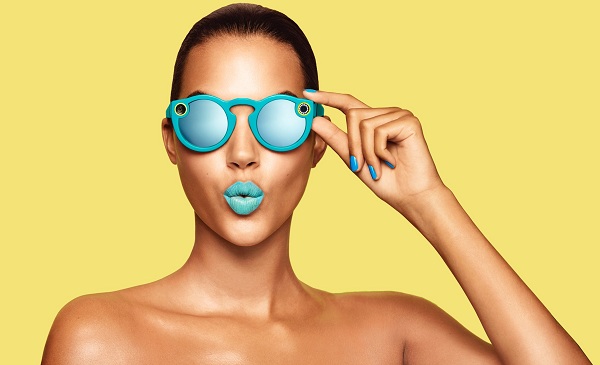 Spoločnosť Snap sa rozhodla spustiť online predaj svojich špecifických okuliarov s kamerou s názvom Spectacles
