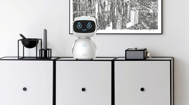 Domáci robot Yumi využíva inteligentný systém Alexa