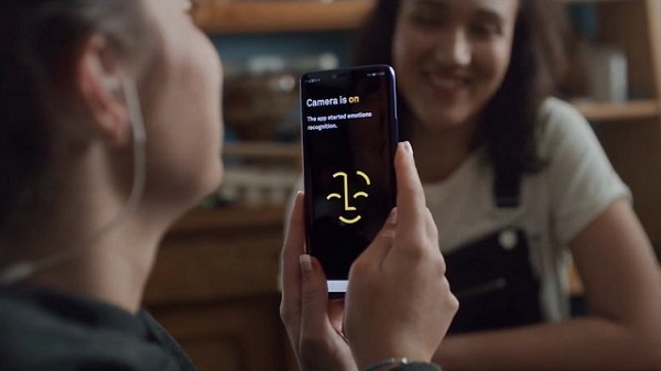 Aplikácia Huawei umožní nevidiacim počuť emócie druhých ľudí.