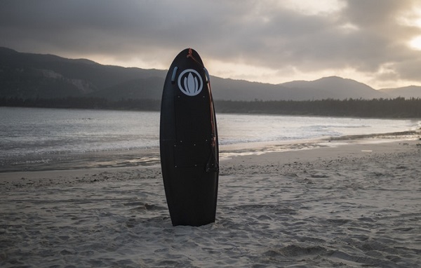 Elektrický surf Blea Shark je dostupný v dvoch modeloch Performance a Sport.