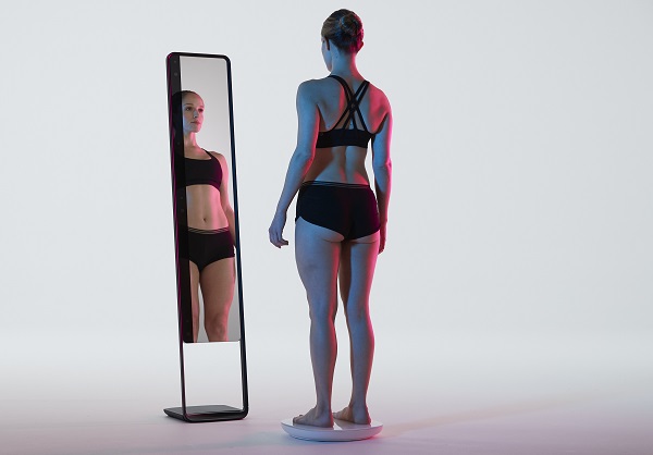 Pre vytvorenie 3D modelu sa používateľ postaví na rotačnú váhu pred zrkadlom a zaujme správnu pózu.