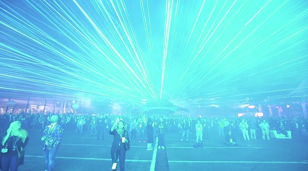 V záverečnej 7 minútovej sekvencii bolo zapojených rekordných 314 laserov naraz, ktoré vyprodukovali celkovo až 1 377 wattov laserového výkonu.