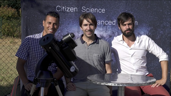 Zľava do prava: Franck Marchis (CSO a astronóm z inštitútu SETI), Arnaud (predseda a CTO), Laurent (CEO) na demonštrácii prototypu eVscope v Aix-en-Provence vo Francúzsku, jún 2017.