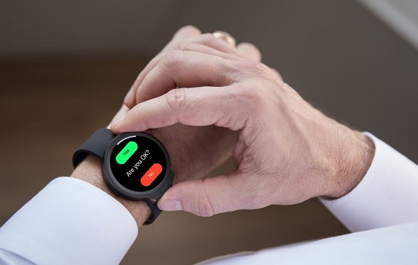 Nové inteligentné hodinky iBeat takisto monitorujú frekvenciu srdca nositeľa, no ten si môže navyše prostredníctvom hodiniek privolať pomoc, ak zistí, že niečo s ním nie je v poriadku.