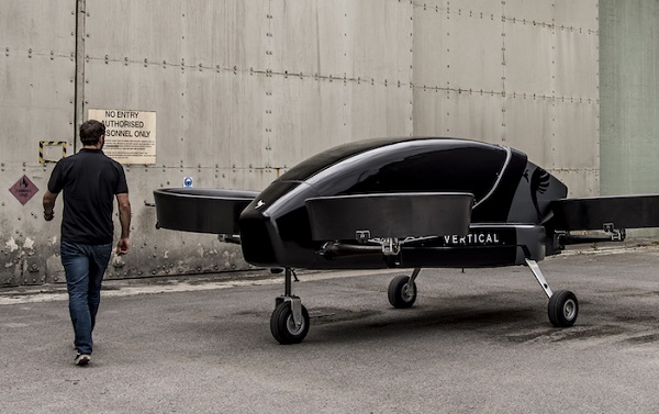 Prototyp plne elektrického lietajúceho taxíku Vertical Aerospace eVTOL s vertikálnym štartom a pristátím.
