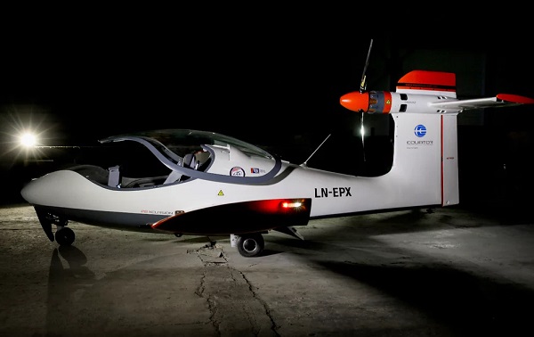 Prototyp elektrického obojživelného lietadla Equator Aircraft P2 Xcursion.