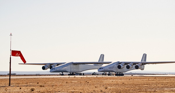 Najväčšie lietadlo na svete Stratolaunch počas testu rolovania dosiahlo rýchlosť 74 km / h.