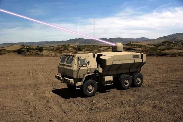 Americká armáda finančne podporila ďalší vývoj mobilnej laserovej zbrane High Energy Laser Tactical Vehicle Demonstrator s výkonom 100 kW. 