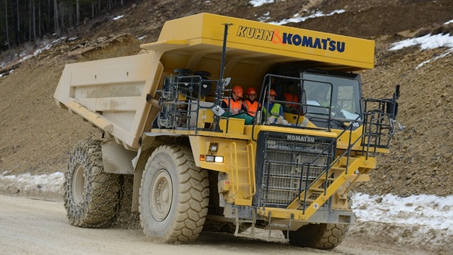 Švajčiarski výskumníci sa snažia prerobiť dieselové sklápacie vozidlo Komatsu HD 605-7 na najväčšie vozidlo s elektrickým pohonom na svete.