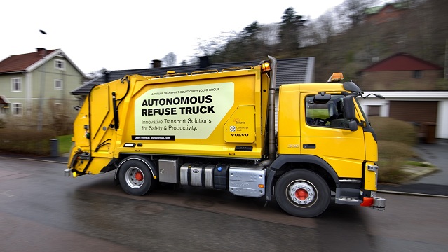 Spoločnosť Volvo Truck, v spolupráci so švédskou firmou Renova, testuje autonómne smetiarske vozidlo.