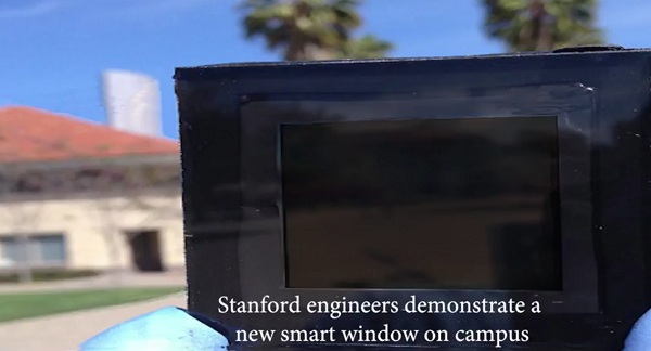 Výskumníci zo Standfordskej univerzity vyvinulu inteligentné okno, ktoré dokáže úplne stmavnúť v priebehu asi 30 sekúnd.