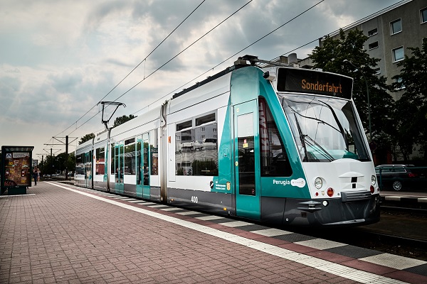 Autonómna električka Siemens Combino naznačuje budúcnosť mestskej hromadnej dopravy s riadením počítačovými systémami namiesto ľudských vodičov.