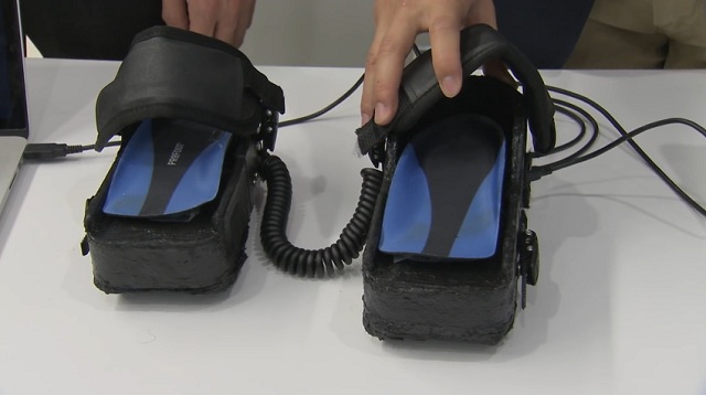 Systém GEAR pripomína sandále, no slúži pre ovládanie počítačových hier nohami