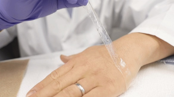 Senzorická umelá koža vníma dotyky podobne ako ľudská koža.