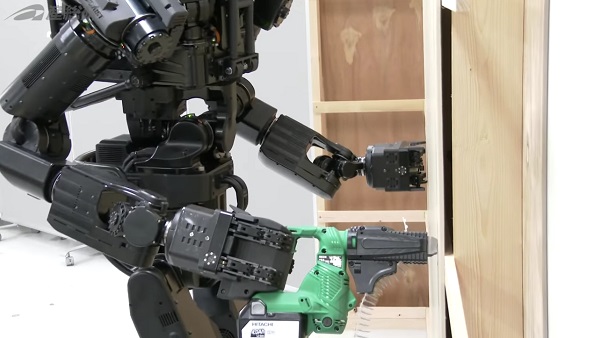 Prototyp humanoidného robota pre stavebníctvo HRP-5P.