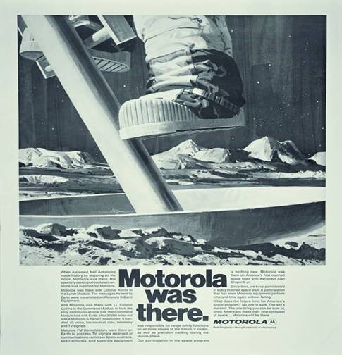Dôležitú úlohu v tomto rozhodujúcom momente zohral vysielač S-Band Transponder spoločnosti Motorola, ktorý bol súčasťou veliteľského modulu Apollo 11.
