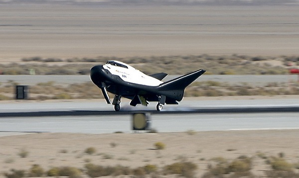 Raketoplán Dream Chaser úspešne dokončil kĺzavý let aj pristátie.