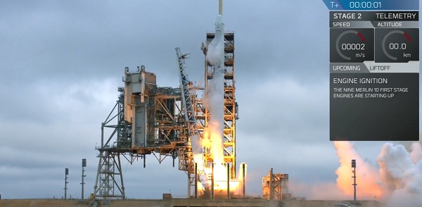 Úspšený štart rakety SpaceX Falcon 9, ktorá nesie nákladnú loď Dragon s materiálom pre Medzinárodnú vesmírnu stanicu ISS