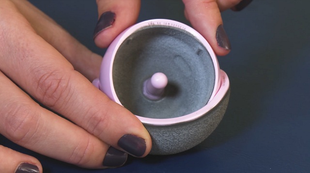 Výskumníci z Imperial College v Londýne vyvinuli experimentálny implantát bedrového kĺbu s názvom H1, ktorý je vyrobený z keramiky.